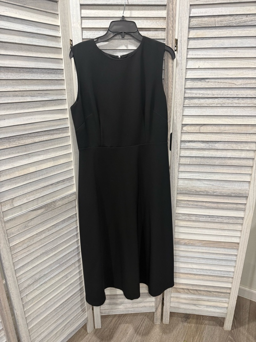 Ann Taylor Black Sleeveless Midi Dress